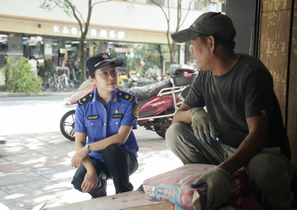 “85后”城管当上街区文书，最先转换的是她的三顿饭……